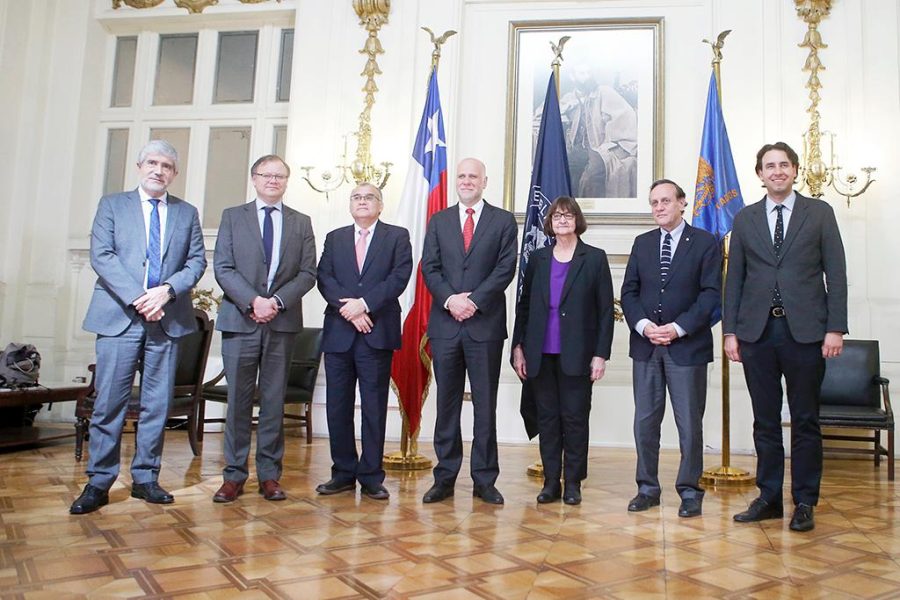 U. de Chile se pone a disposición del proceso constituyente ante presidentes de la Cámara y el Senado