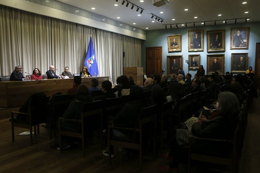 U. de Chile impulsa debate sobre una nueva Constitución con Ciclo Abierto de Foros